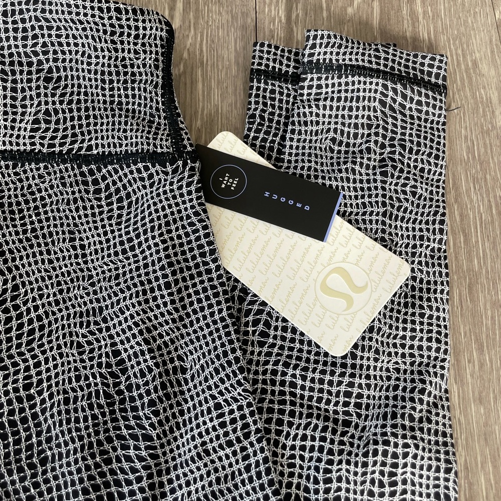 NWT Lululemon Wunder Under Pant lll Black and White Leggings